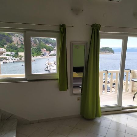 Apartmani Mira ตราสนิสเซ ภายนอก รูปภาพ