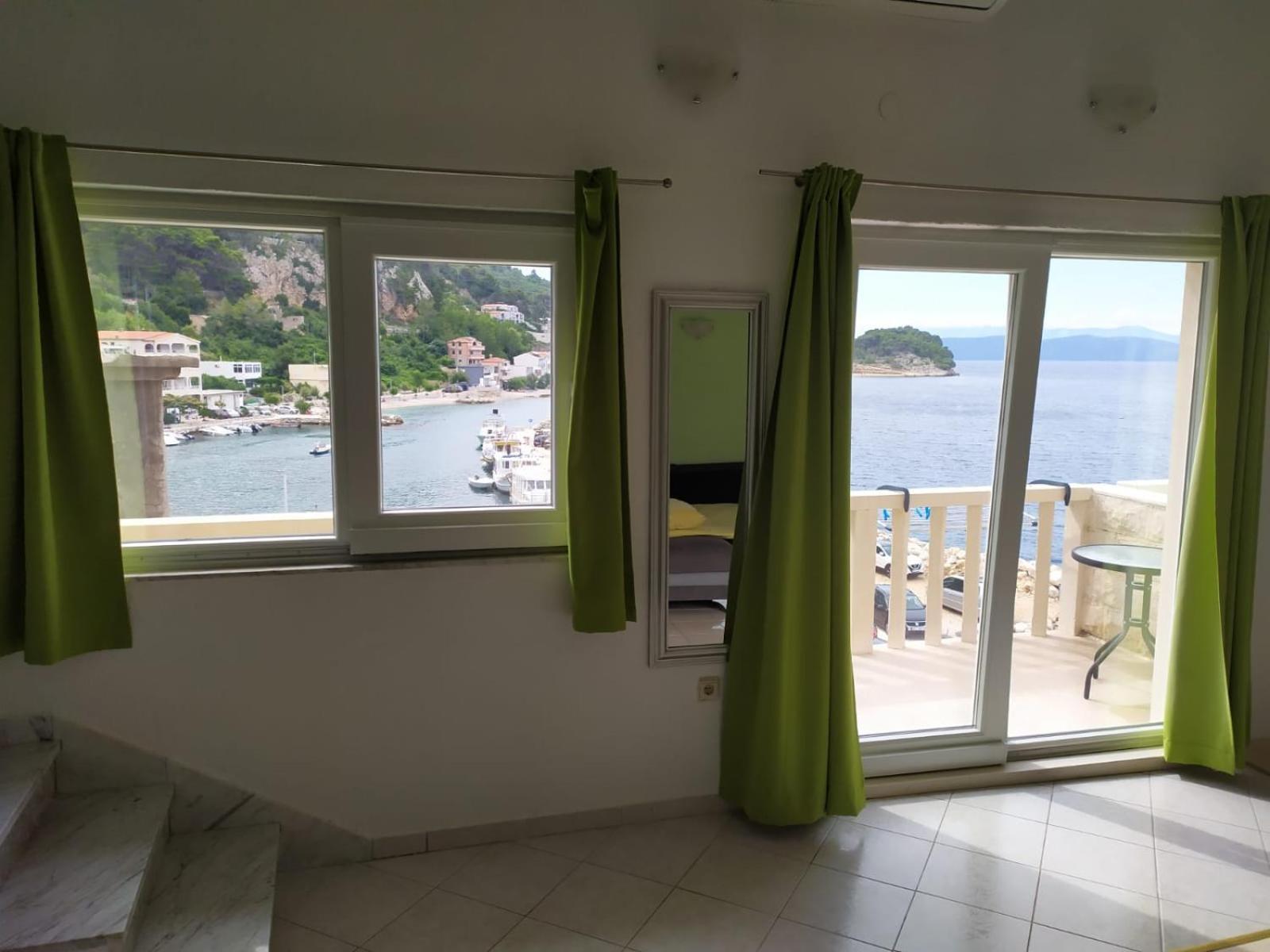 Apartmani Mira ตราสนิสเซ ภายนอก รูปภาพ