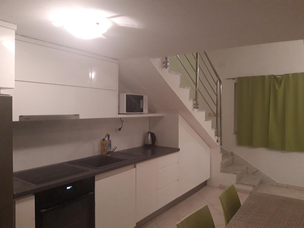 Apartmani Mira ตราสนิสเซ ภายนอก รูปภาพ
