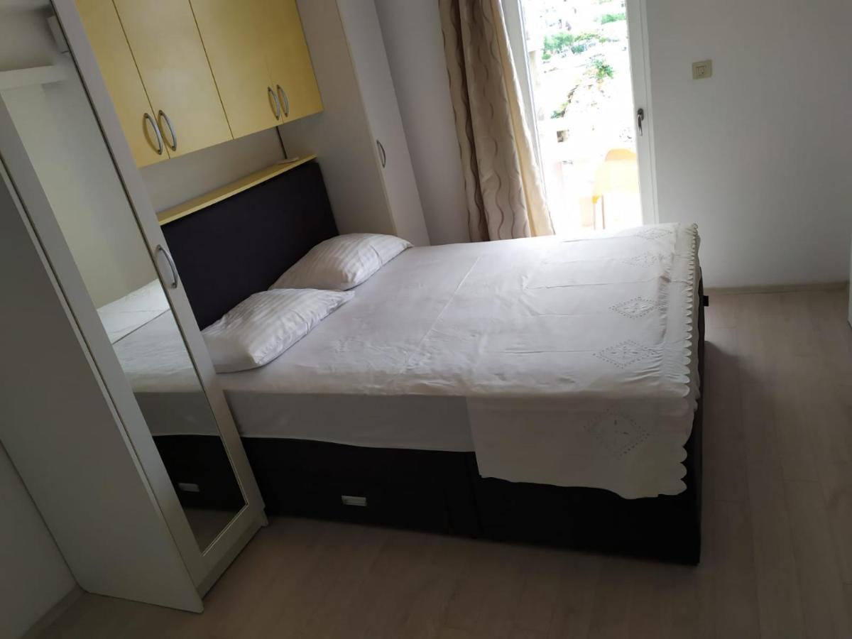 Apartmani Mira ตราสนิสเซ ภายนอก รูปภาพ
