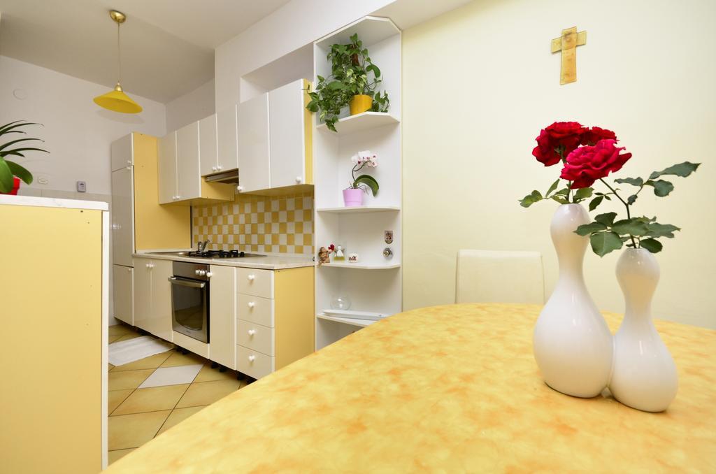 Apartmani Mira ตราสนิสเซ ภายนอก รูปภาพ