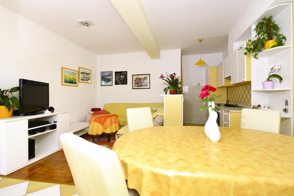 Apartmani Mira ตราสนิสเซ ภายนอก รูปภาพ