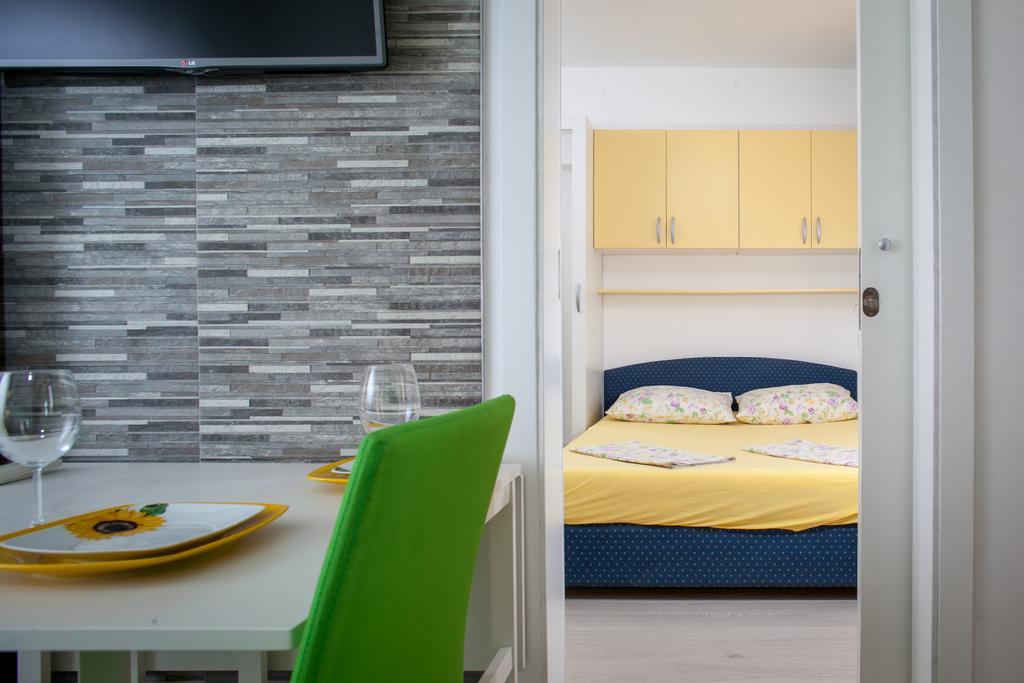 Apartmani Mira ตราสนิสเซ ภายนอก รูปภาพ